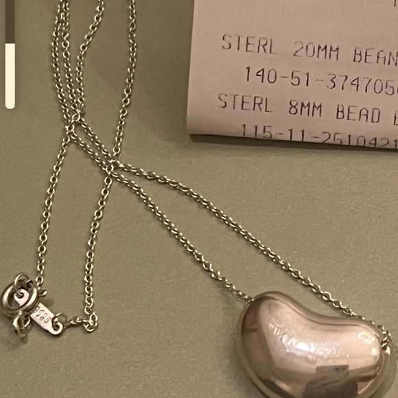 Tiffany and CO Elsa Peretti®
Bean® design Pendant
in Sterling Silver, 18 mm - Picture 2 of 2